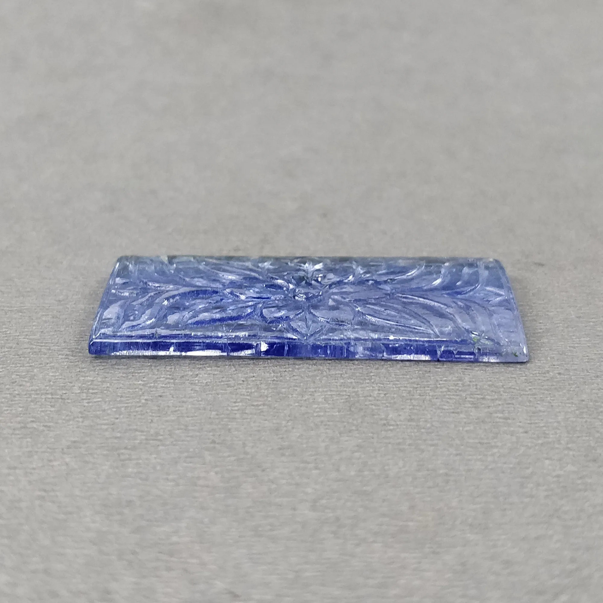 BLUE QUARTZ Carving : 34.35cts