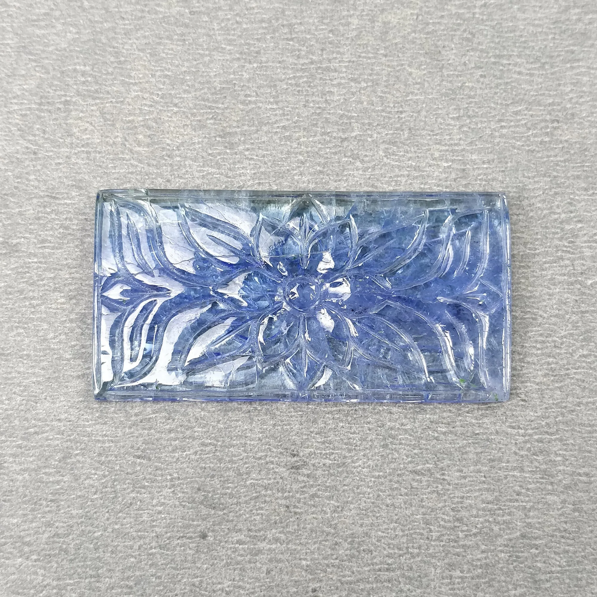 BLUE QUARTZ Carving : 34.35cts