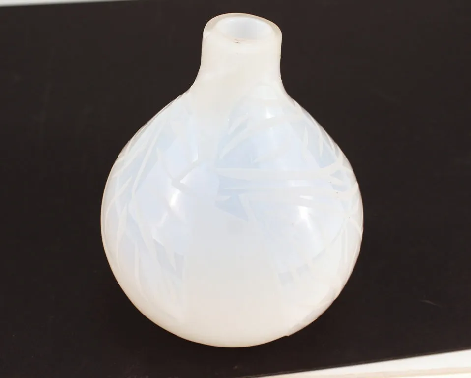 Bulb Vase in White Glass with Leaf Pattern