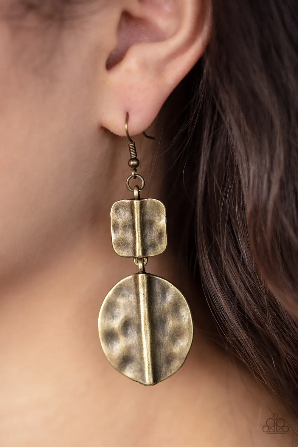 Paparazzi Lure Allure - Brass Earring